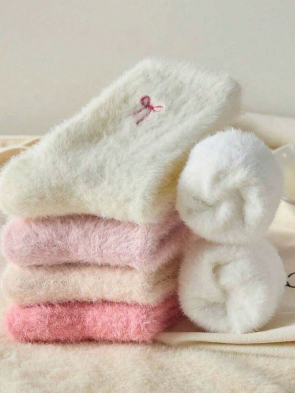 🆕💖Splendid Fuzzy Bow Socks